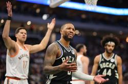 开云体育-北京队横扫雄鹿，利拉德惊艳四座