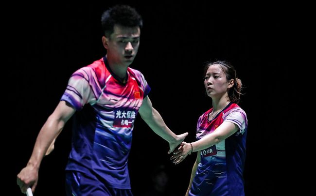 泰国羽毛球队鏖战丹麦羽毛球队，辛杜绝境逆转