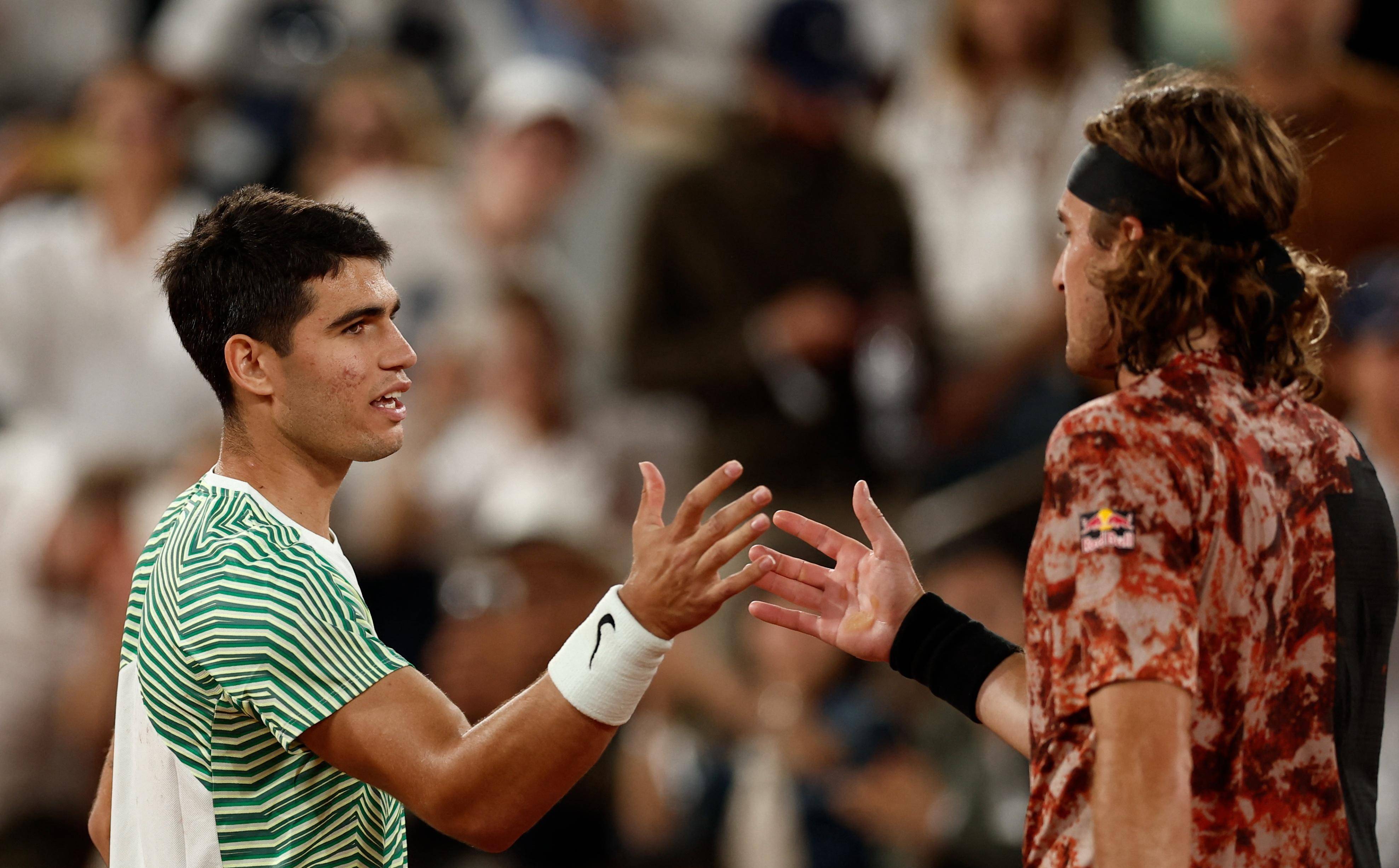 英国网球队绝杀西班牙网球队，西西帕斯制霸全场的简单介绍