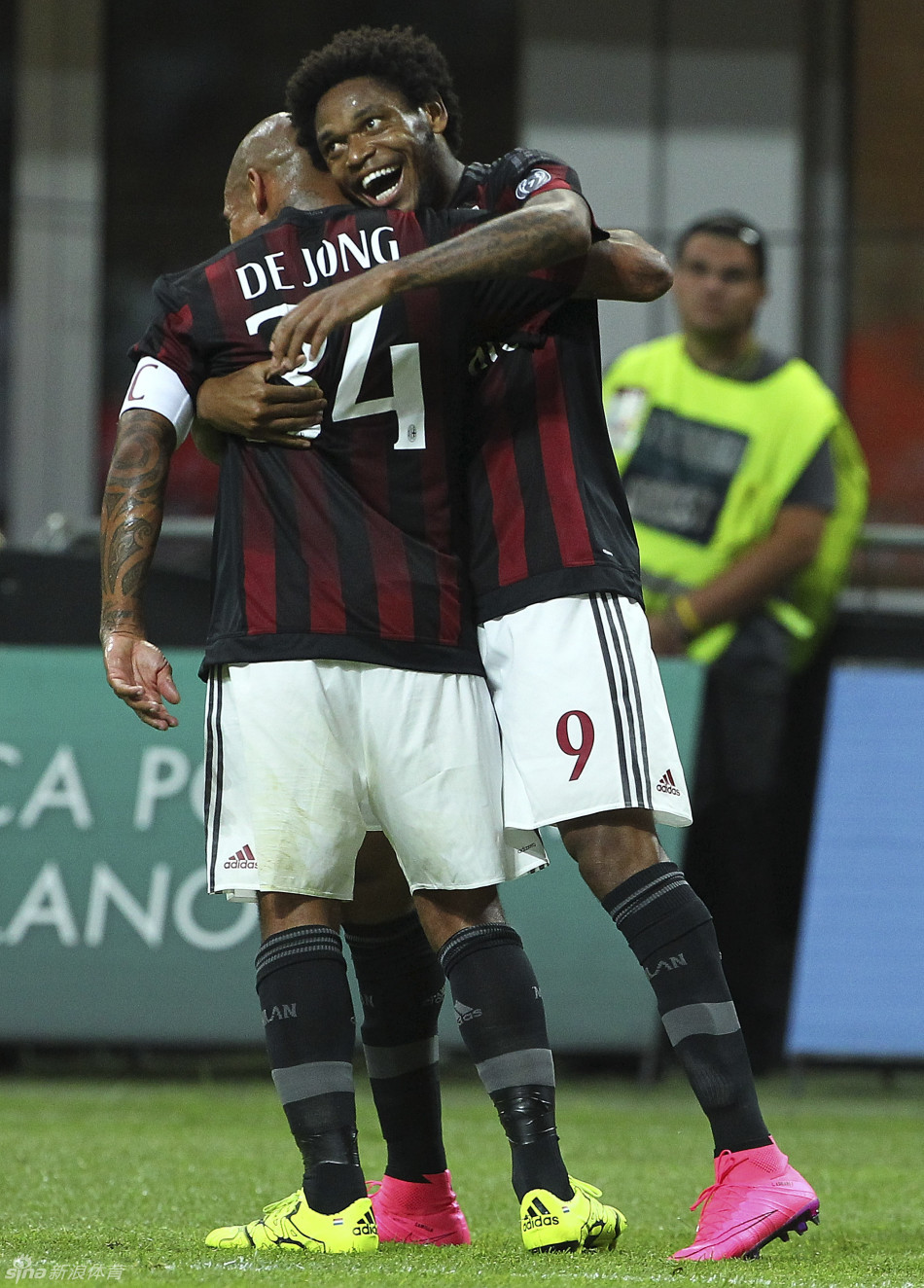 瓦伦西亚绝地反击AC米兰，德容打破历史纪录
