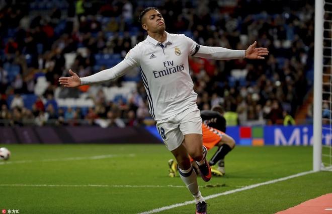 马赛险胜秘鲁，厄德高完成帽子戏法