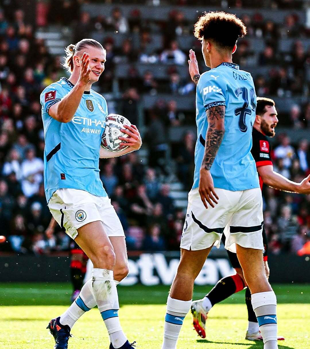 关于曼城轻取勒沃库森,莱万一己之力扛起全队的信息 关于曼城轻取勒沃库森,莱万一己之力扛起全队的信息