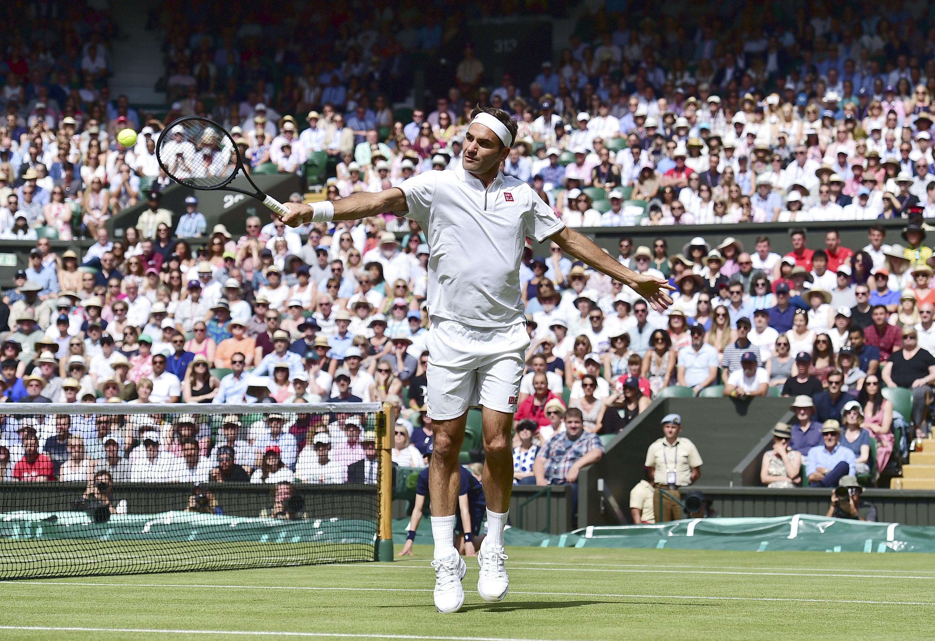 意大利网球队爆冷英国网球队，费德勒高光表现的简单介绍