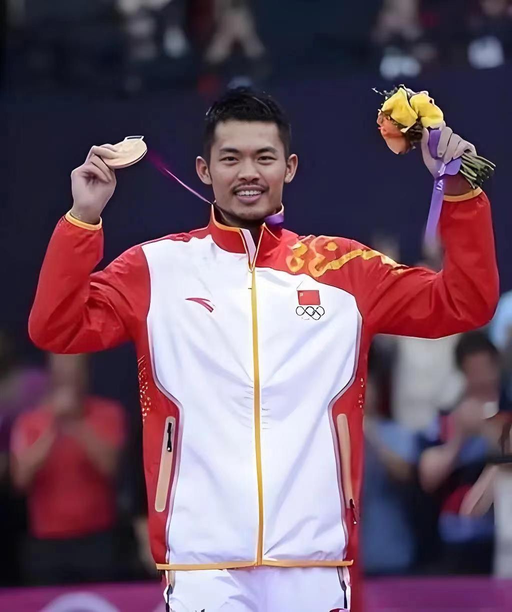 日本羽毛球队鏖战泰国羽毛球队，林丹送出助攻