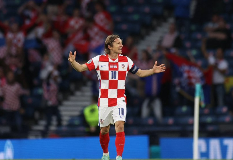 关于欧洲杯战术调整奏效，成功扭转局势的信息