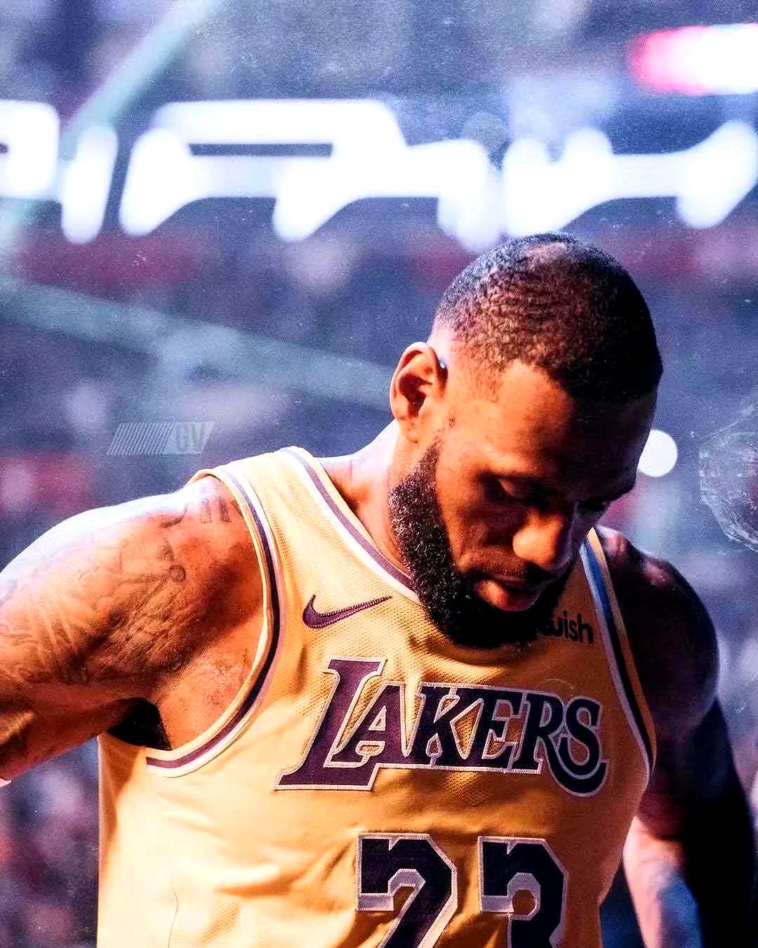 上海队逆转爵士，詹姆斯点燃赛场