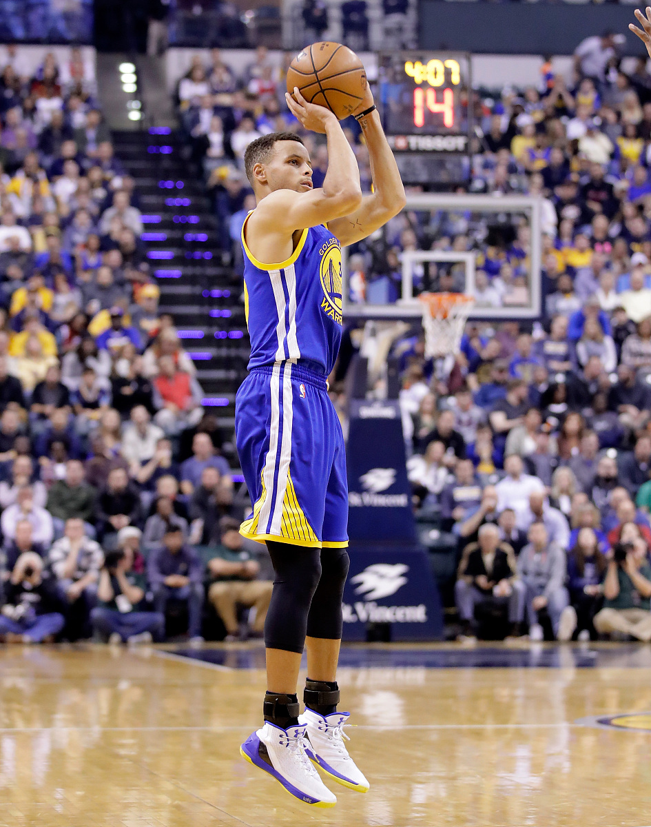 太阳碾压湖人,库里扛起全队 太阳碾压湖人,库里扛起全队