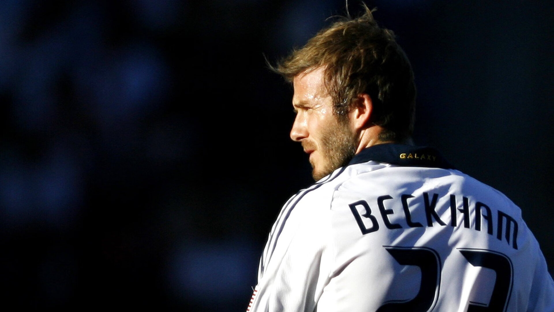 钢铁双翼撕裂狂澜,朱·霍勒迪一球定鼎年度焦点战